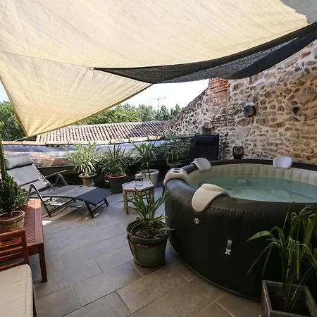 Holiday home Maison Atypique Dans Cite Medievale