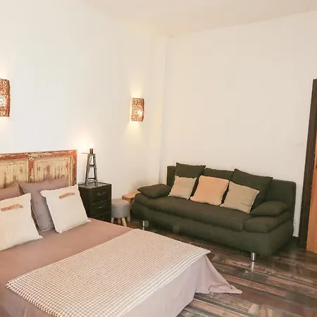 Maison Atypique Dans Cite Medievale Holiday home *