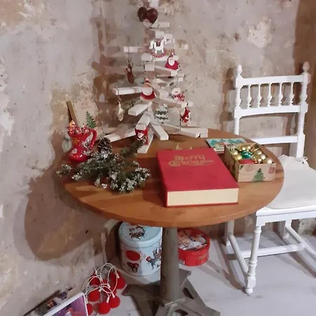 Maison Atypique Dans Cite Medievale Holiday home *