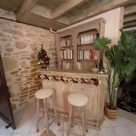 Maison Atypique Dans Cite Medievale Holiday home *