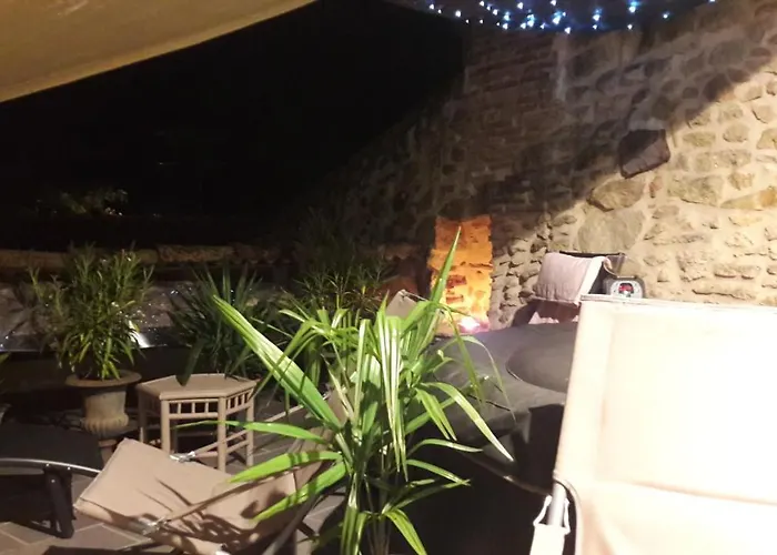 Maison Atypique Dans Cite Medievale بيت للعطل