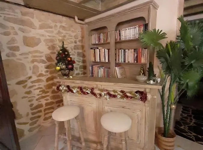 Maison Atypique Dans Cite Medievale بيت للعطل *